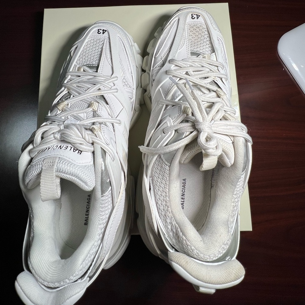 BALENCIAGA
Track Sneakers - Picture 2 of 12